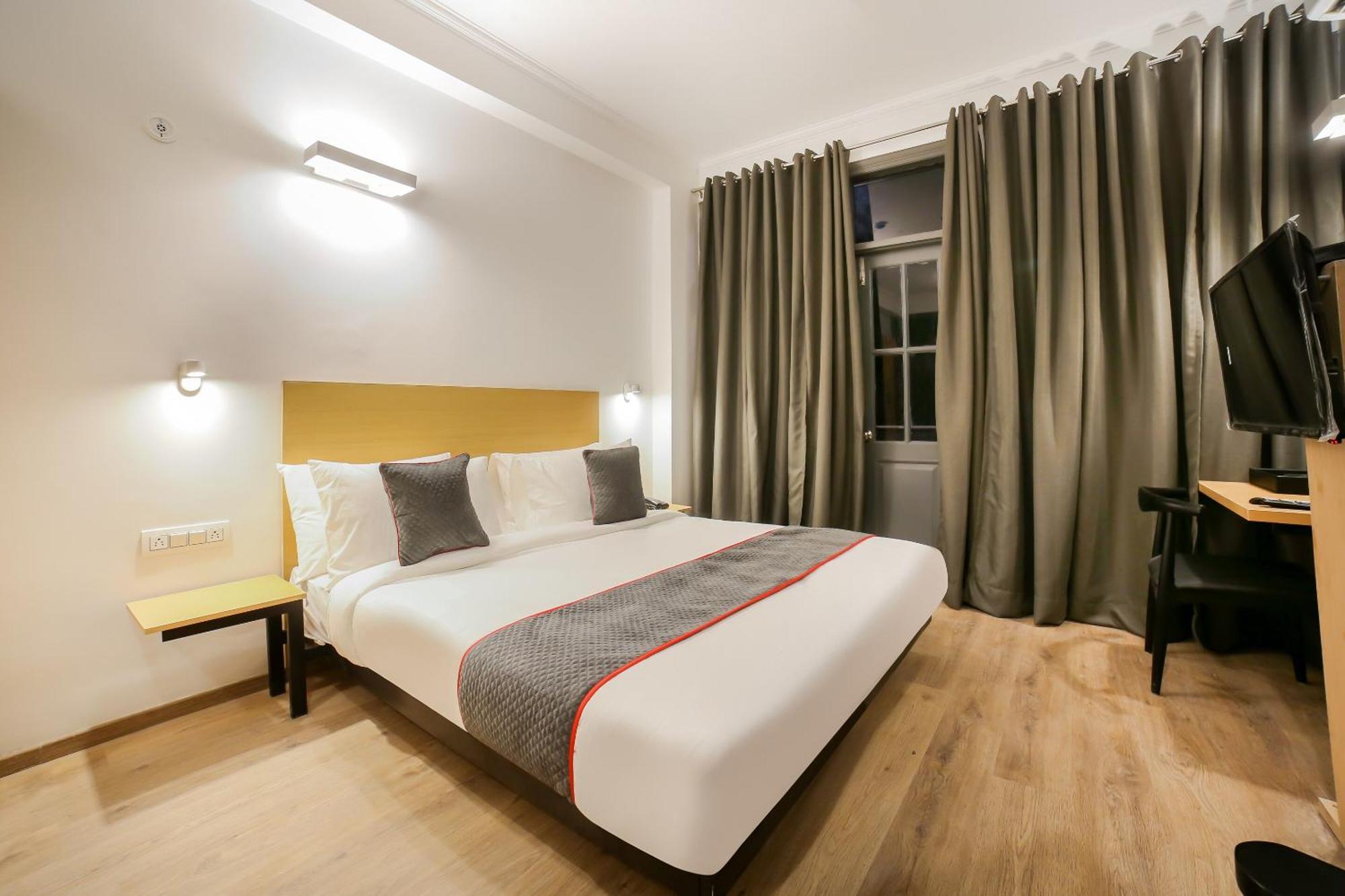 Townhouse 330 Dlf Phase-2 Near Leisure Valley Park Gurgaon Buitenkant foto