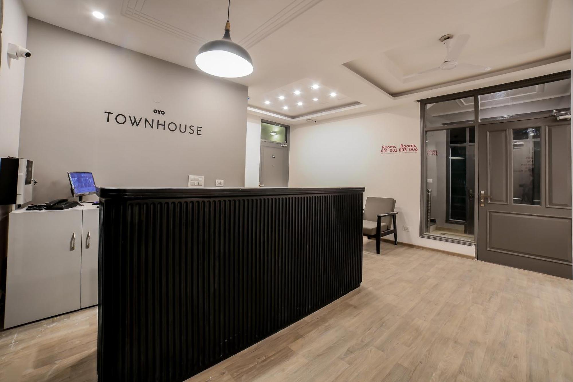 Townhouse 330 Dlf Phase-2 Near Leisure Valley Park Gurgaon Buitenkant foto