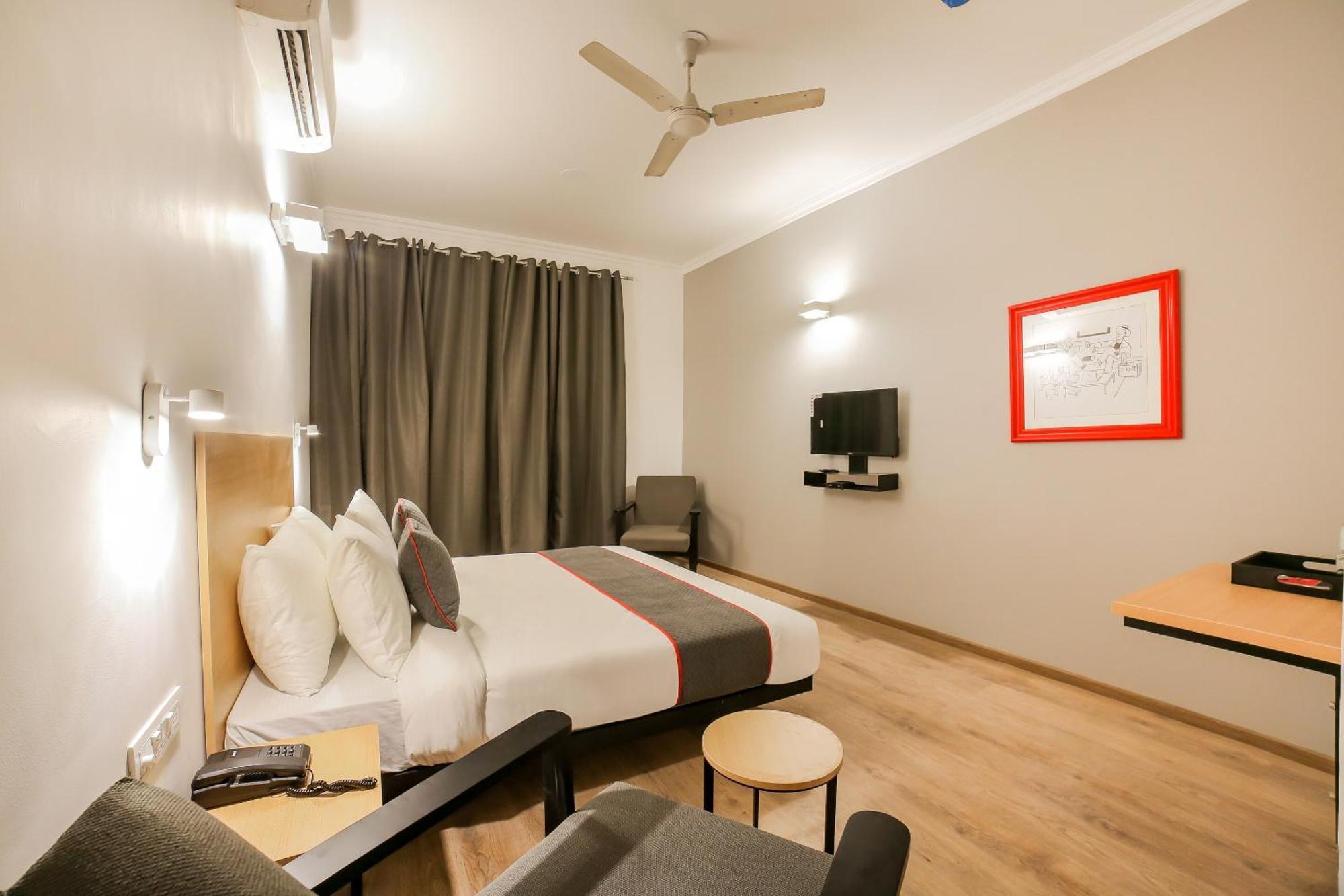 Townhouse 330 Dlf Phase-2 Near Leisure Valley Park Gurgaon Buitenkant foto
