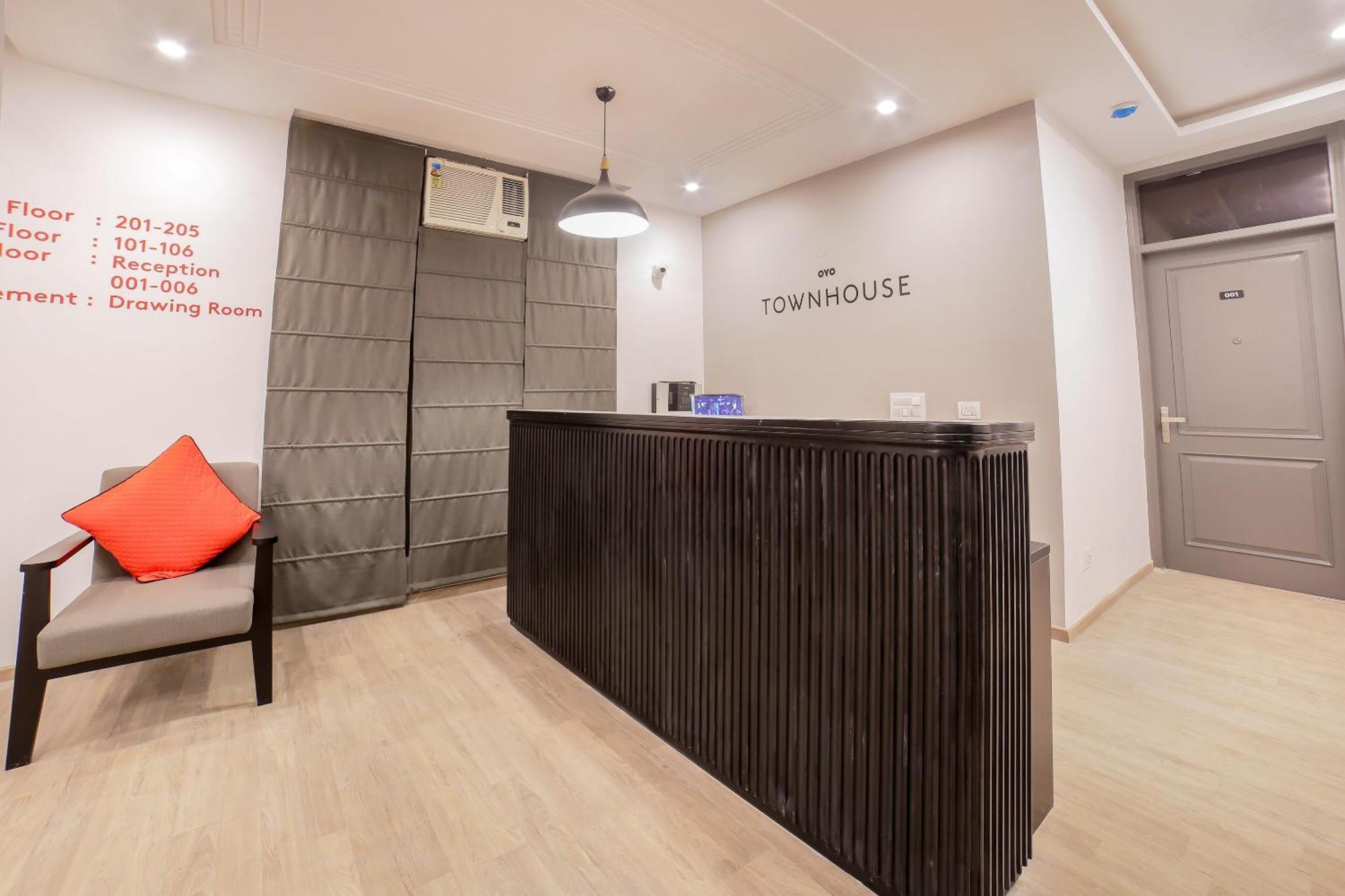 Townhouse 330 Dlf Phase-2 Near Leisure Valley Park Gurgaon Buitenkant foto