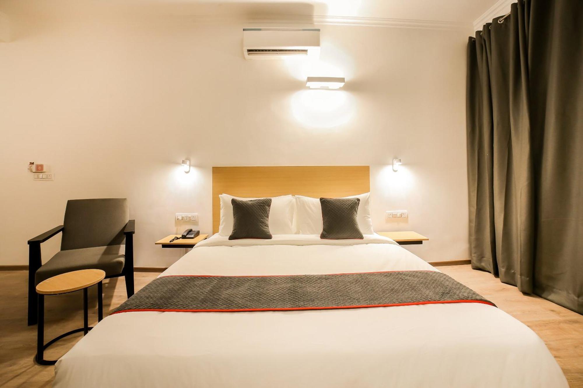 Townhouse 330 Dlf Phase-2 Near Leisure Valley Park Gurgaon Buitenkant foto